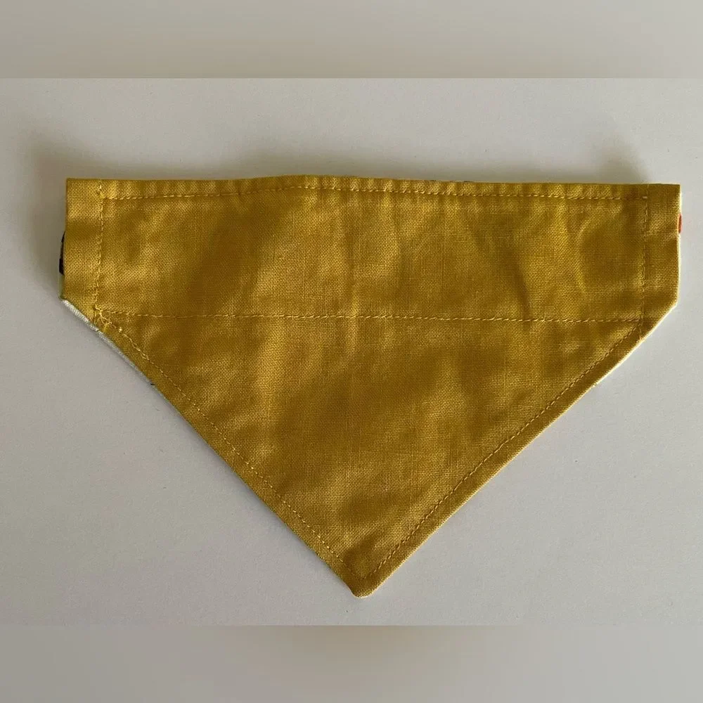 Good used condition. 6 dog bandanas with slit for collar for small dogs.